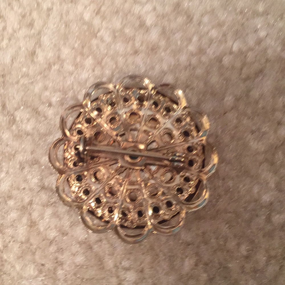 Black and gold broach - Picture 2 of 2